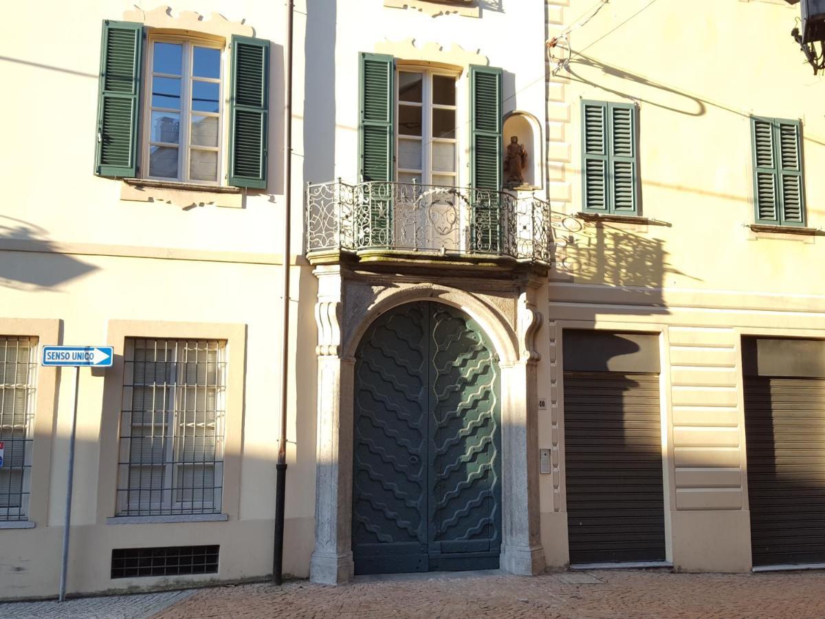 Villa Maghetti - Modernized Flat In Historic Palazzo In The Center Of Luino Exterior photo