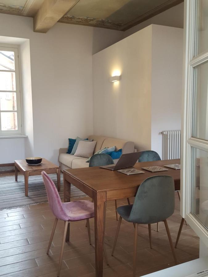 Villa Maghetti - Modernized Flat In Historic Palazzo In The Center Of Luino Exterior photo