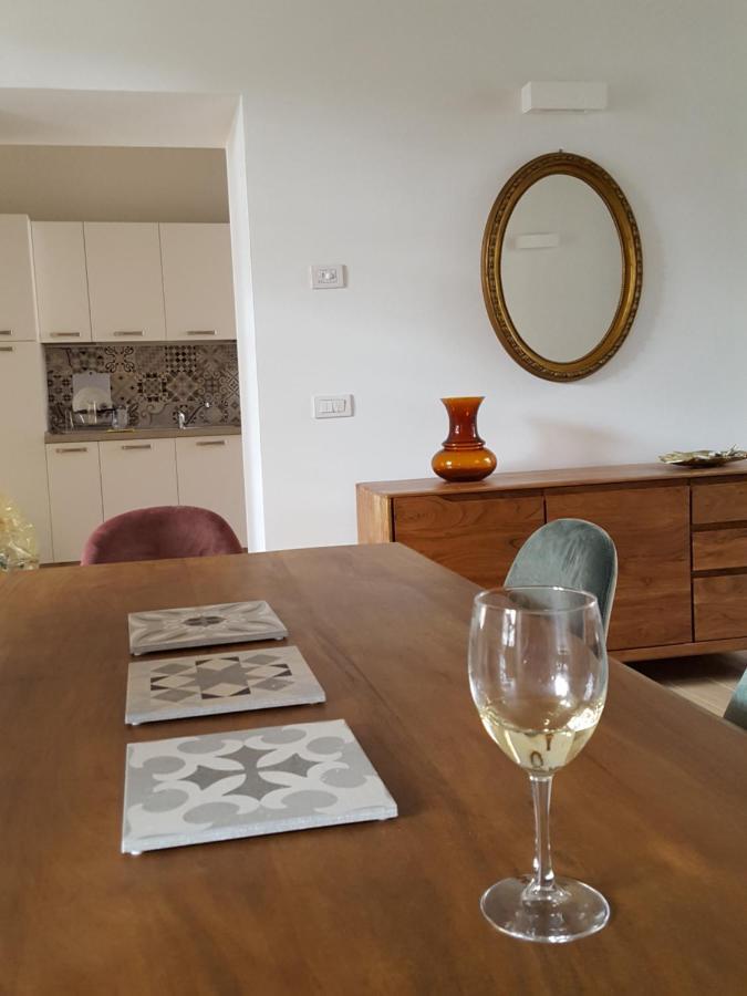 Villa Maghetti - Modernized Flat In Historic Palazzo In The Center Of Luino Exterior photo