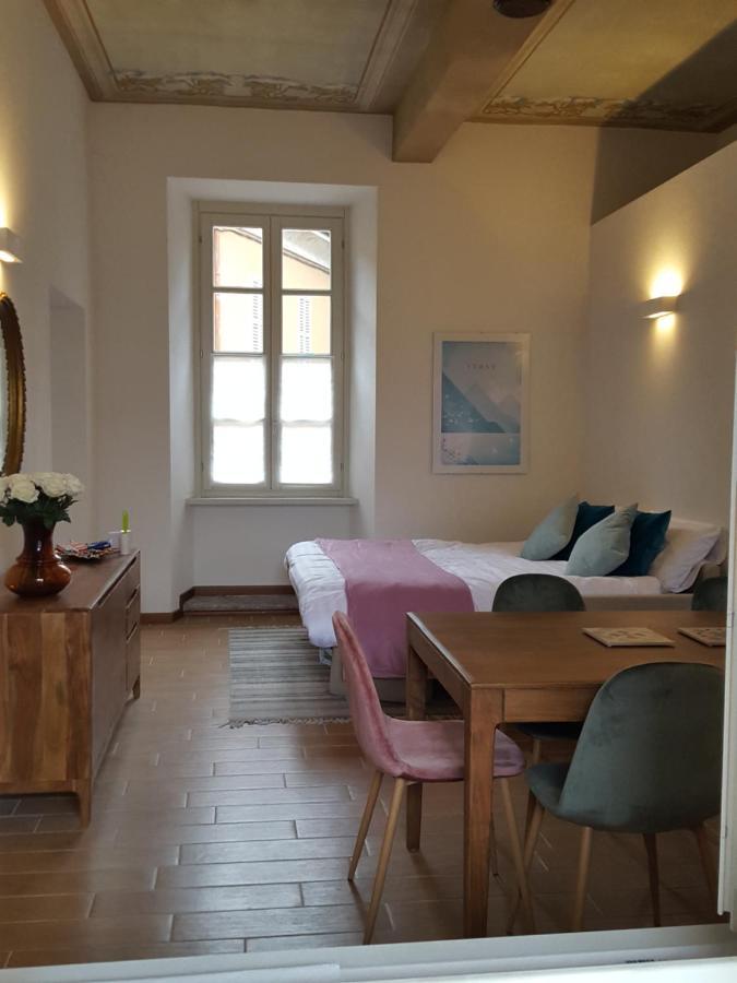 Villa Maghetti - Modernized Flat In Historic Palazzo In The Center Of Luino Exterior photo